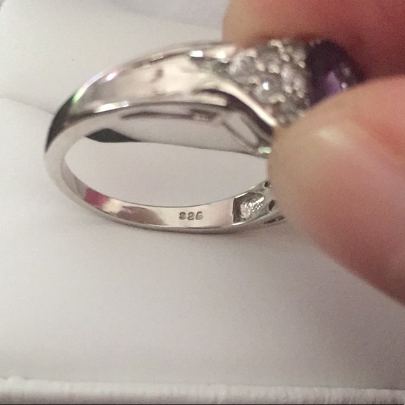 Cushion cut Amethyst SS ring - Picture 3 of 4